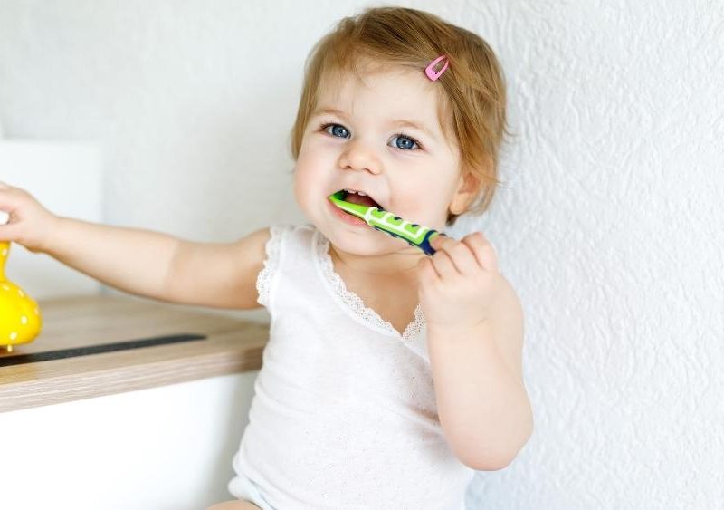 Aparición de caries en los dientes de leche