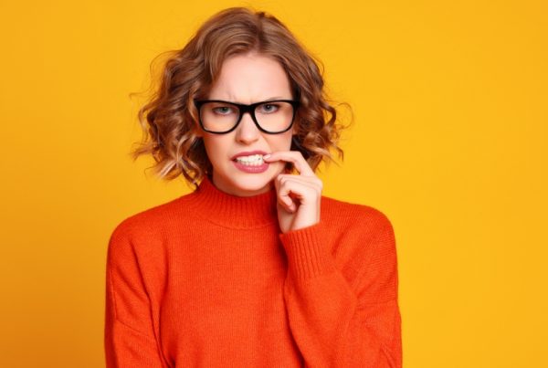 Cuidado con morderse las uñas, porque afecta a tus dientes