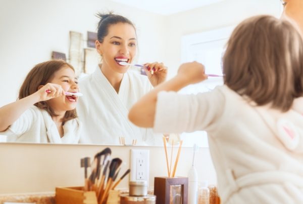 Cómo educar a tus hijos para evitar problemas bucodentales en el futuro