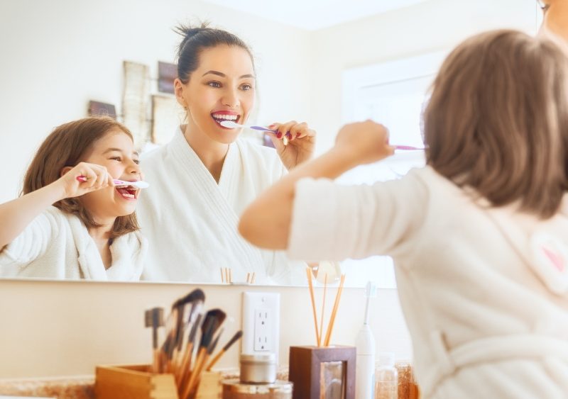 Cómo educar a tus hijos para evitar problemas bucodentales en el futuro