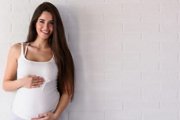 Cómo mantener una sonrisa saludable durante el embarazo: consejos para futuras mamás