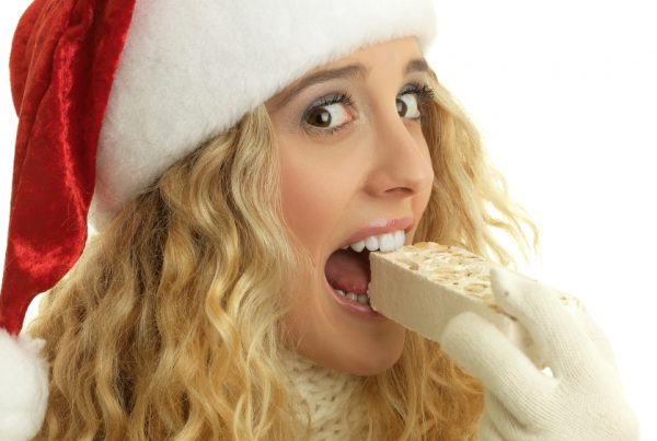 Cuidado con tu boca estas navidades: el daño que hace el exceso de dulces y alcohol estas fiestas navideñas