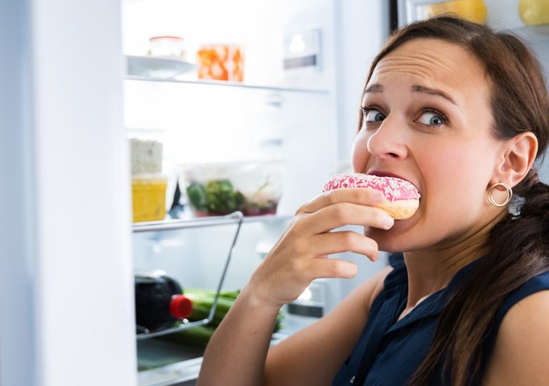 ¿Es perjudicial para tus dientes, comer entre horas?